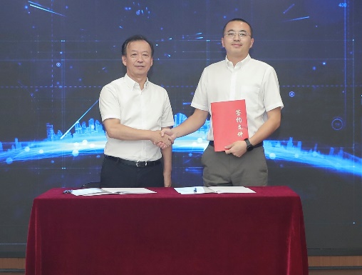 bevictor伟德官网集团举行立异生长研究院揭牌暨立异项目签约仪式