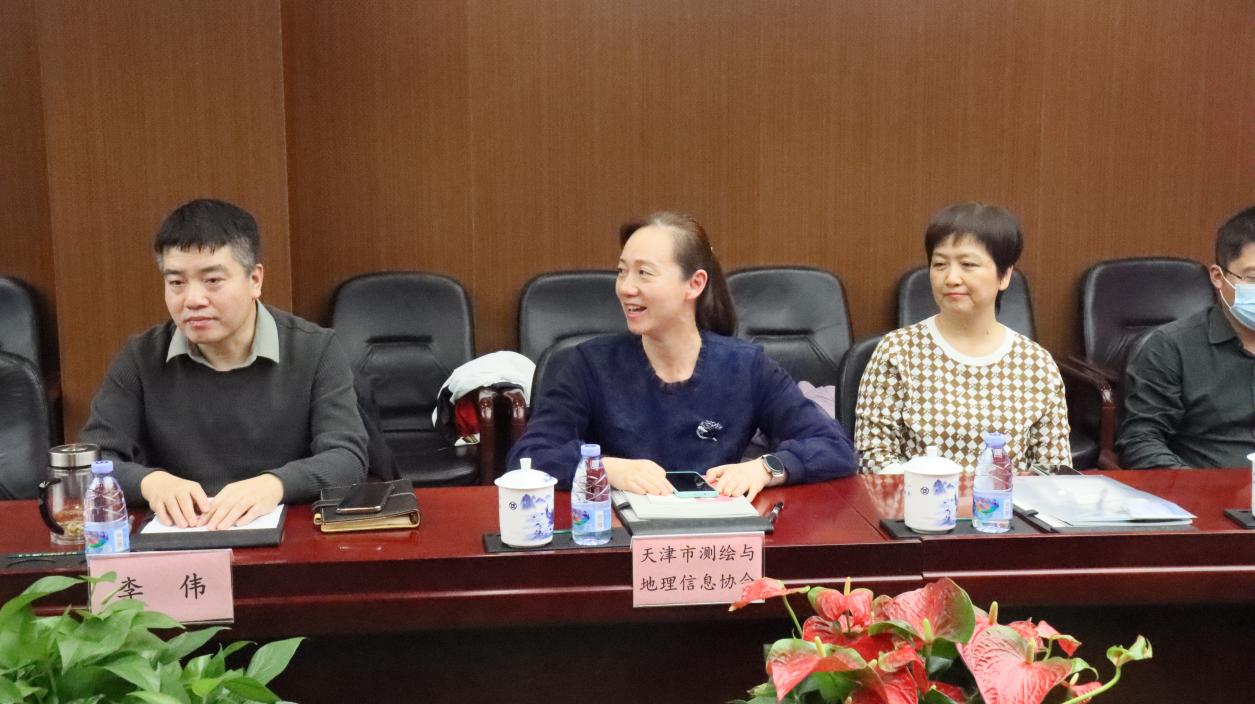 天津市测绘与地理信息协会地理信息应急包管与公共服务委员会手艺交流会在bevictor伟德官网顺遂召开
