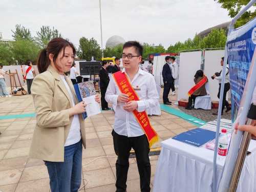 bevictor伟德官网集团加入团市委“汇聚青春动能 立功十项行动”主题展