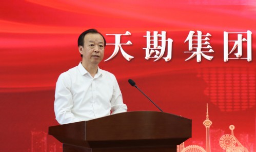 致敬楷模风范激扬青春实力  ――bevictor伟德官网集团开展劳模宣讲会暨十佳青年表扬会